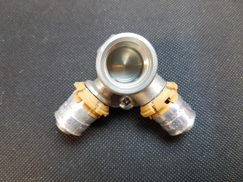 UPONOR Press-Doppel-Wandwinkel 90 Grad 16 x 1/2 IG 1015447