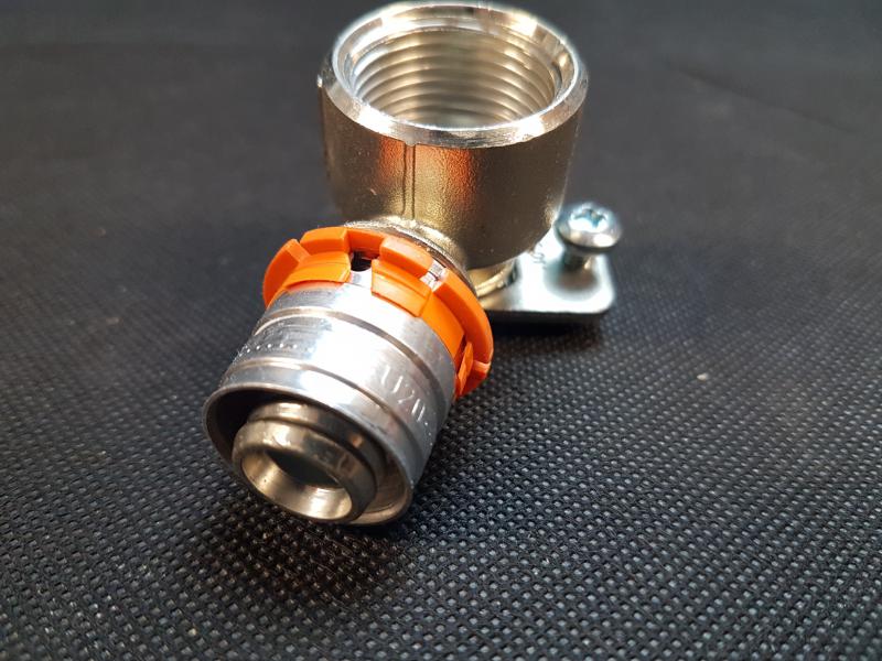 Uponor Preß-Wandwinkel 20x3/4