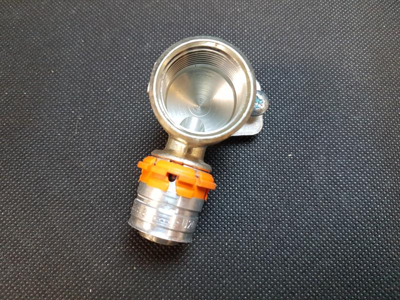 Uponor Preß-Wandwinkel 20x3/4